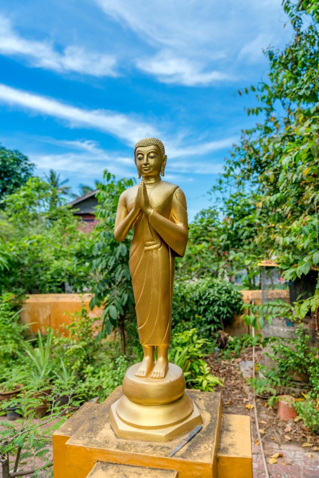 Buddha statue temple sculpture