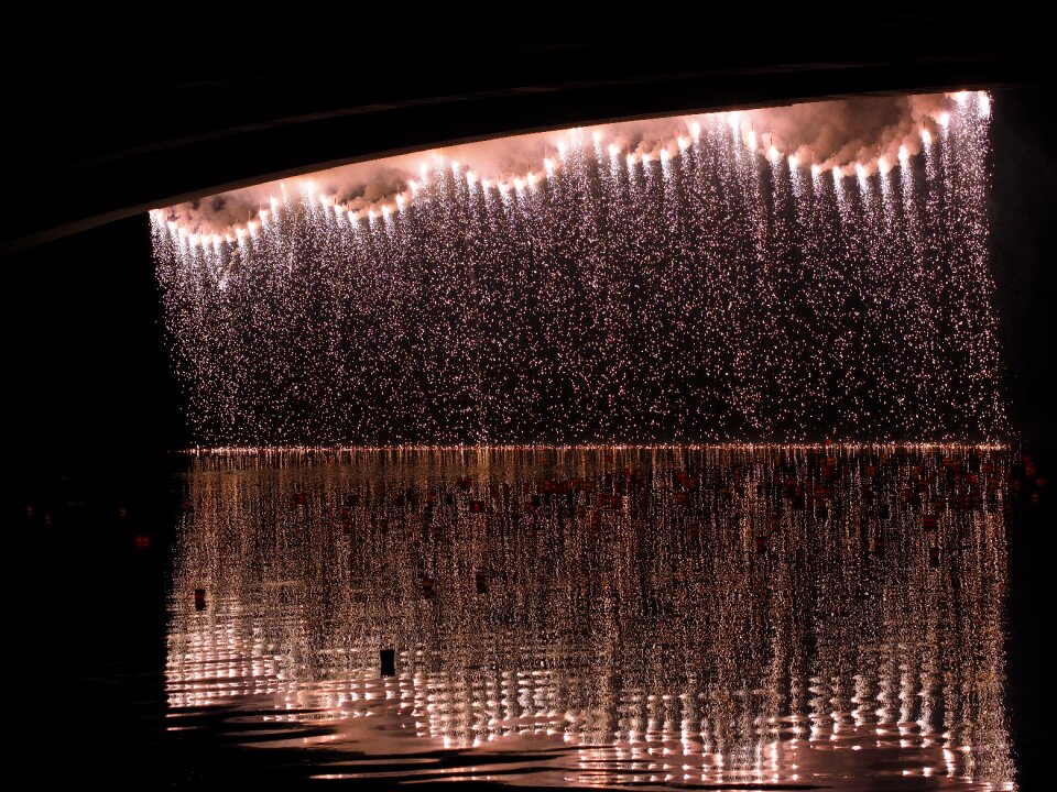 Mirroring celebration silver