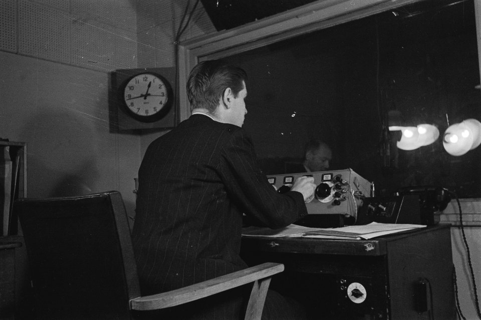 Serie Radio Oranje Radiotechnicus in studio, Bestanddeelnr 935-1971
