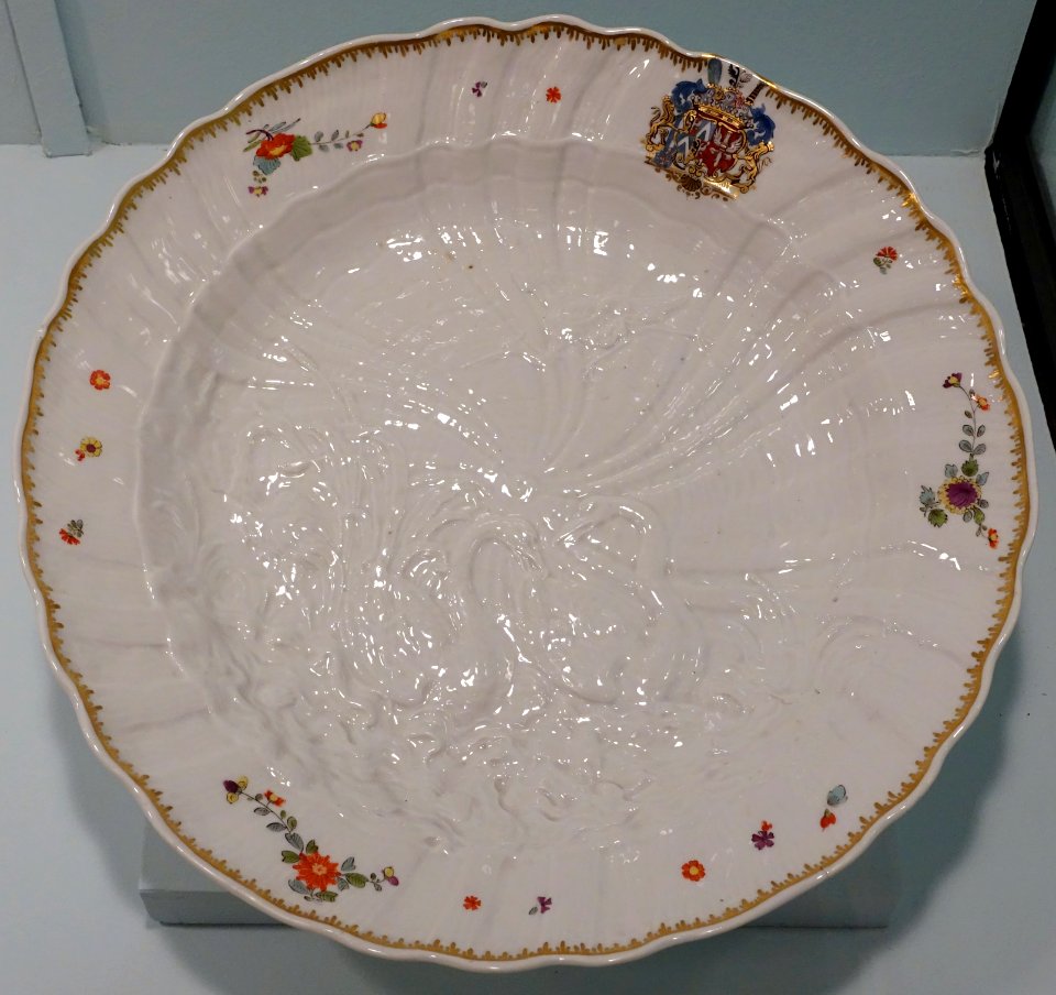 Serving dish from the Swan Service, J. J. Kaendler and J. F. Eberlein designers, Meissen Manufactory, Germany, 1737-1741, porcelain and molded relief decoration - Krannert Art Museum, UIUC - DSC06628