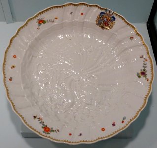 Serving dish from the Swan Service, J. J. Kaendler and J. F. Eberlein designers, Meissen Manufactory, Germany, 1737-1741, porcelain and molded relief decoration - Krannert Art Museum, UIUC - DSC06628