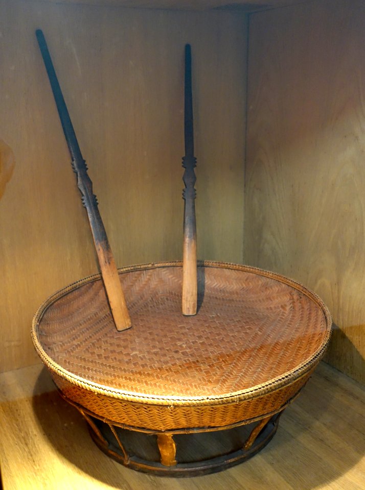 Serving dish and big flat chopsticks, Chut (Arem) - Vietnam Museum of Ethnology - Hanoi, Vietnam - DSC02618