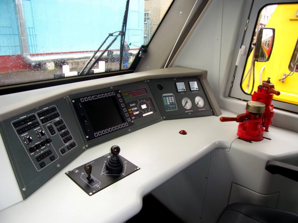 Sever 010 interior - control panel (1)