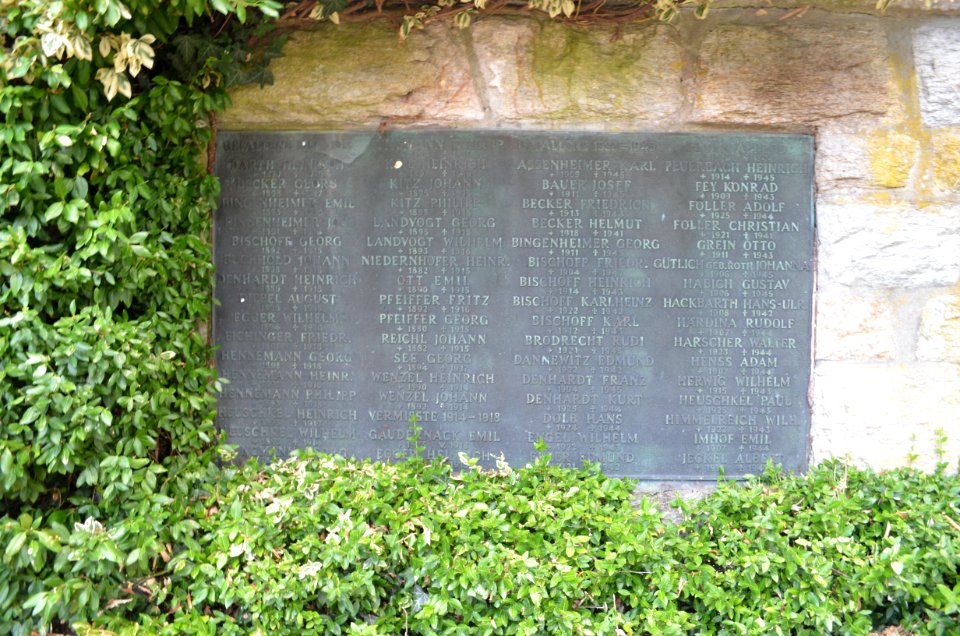 Seulberg, Friedhof, Ehrenmal (3)