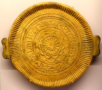 Serving tray, Swahili people, East African coast, mid 1900s, wood - National Museum of Natural History, United States - DSC00443
