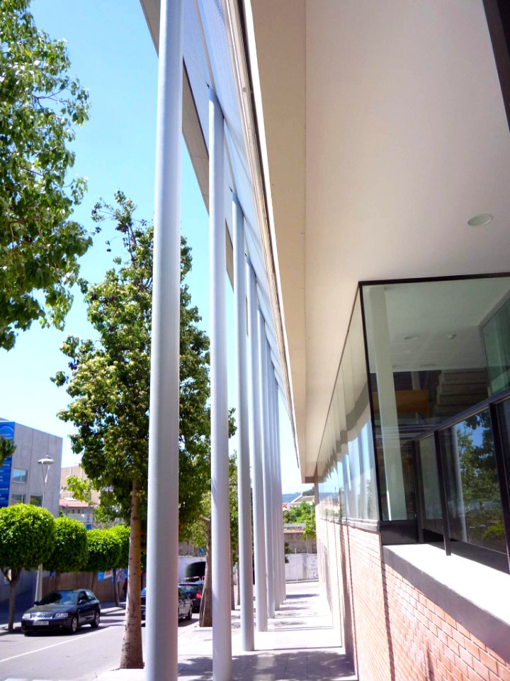 Sant Feliu de Llobregat - Biblioteca Municipal Montserrat Roig 6