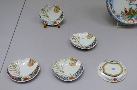 Set of mukozuke dishes in shape of leaves, Imari ware, Edo period, 1600s AD, porcelain, overglaze enamel - Tokyo National Museum - Ueno Park, Tokyo, Japan - DSC08939