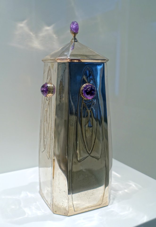 Set of sugar, tea, and biscuit boxes, view 2, Joseph Maria Olbrich, 1901, silver, amethyst - Museum Künstlerkolonie Darmstadt - Mathildenhöhe - Darmstadt, Germany - DSC06328