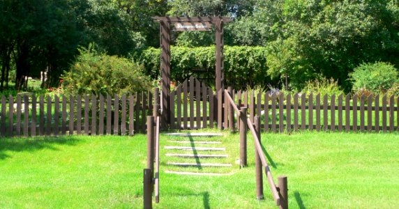 Shakespeare Garden, Wessington Springs, gate 1