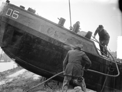 Serie Dijkherstel Papendrecht door aannemersbedrijf J.M. Dekker en Zn., na Wate, Bestanddeelnr 905-5406