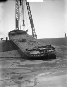 Serie Dijkherstel Papendrecht door aannemersbedrijf J.M. Dekker en Zn., na Wate, Bestanddeelnr 905-5402