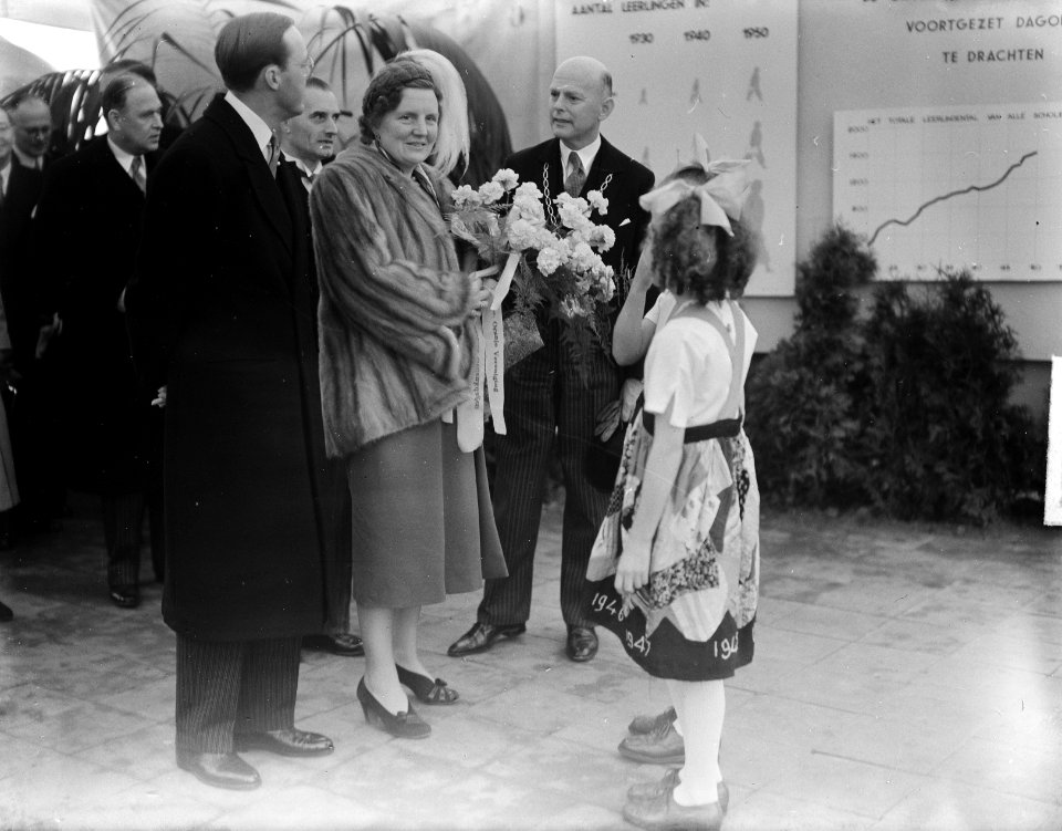 Serie Bezoek van koningin Juliana en prins Bernhard aan Friesland, Bestanddeelnr 904-2128