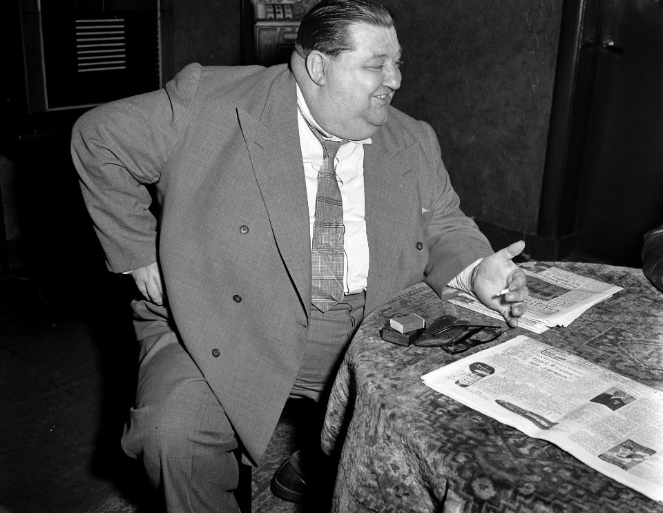 Serie dikke man te Doorn, zwaarste man van ons land, taille 2 meter, 46 jaar, 40, Bestanddeelnr 907-4218