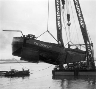 Serie Dijkherstel Papendrecht door aannemersbedrijf J.M. Dekker en Zn., na Wate, Bestanddeelnr 905-5421