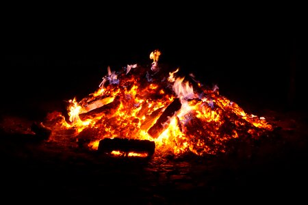 Solstice hot wood fire