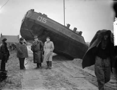 Serie Dijkherstel Papendrecht door aannemersbedrijf J.M. Dekker na aanvaring d…, Bestanddeelnr 905-5409