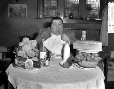 Serie dikke man te Doorn, zwaarste man van ons land, taille 2 meter, 46 jaar, 40, Bestanddeelnr 907-4220