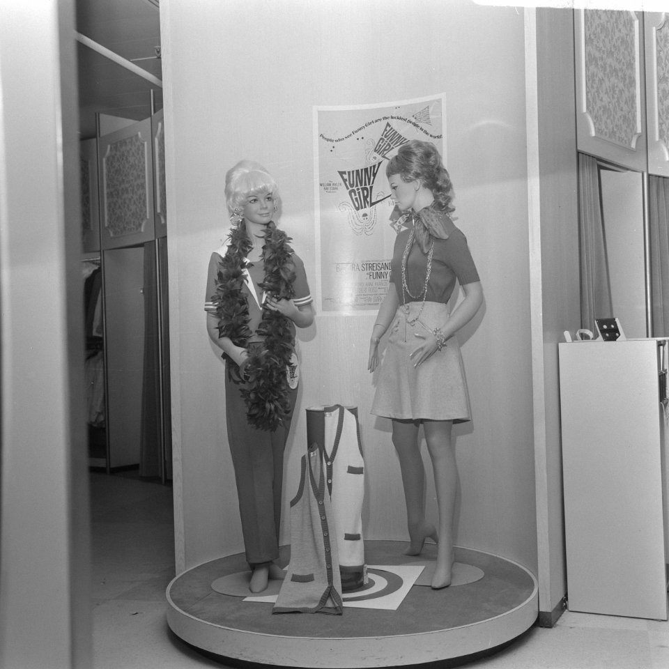 Serie. Reclamecampagne film Funny Girl (in Cinema Du Midi te Amsterdam). Etala, Bestanddeelnr 922-1481