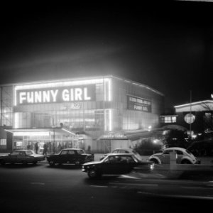 Serie. Reclamecampagne film Funny Girl. Cinema du Midi verlicht, Bestanddeelnr 922-1587