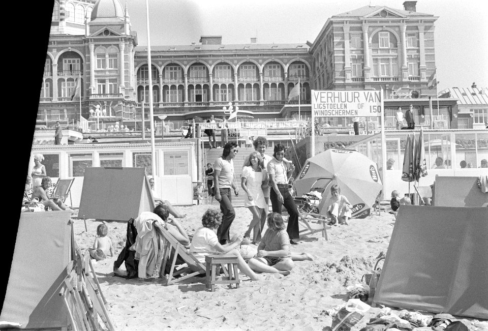 Seth Gaaikema, Willeke Alberti en The Blue Diamonds op strand Scheveningen, Bestanddeelnr 924-6933