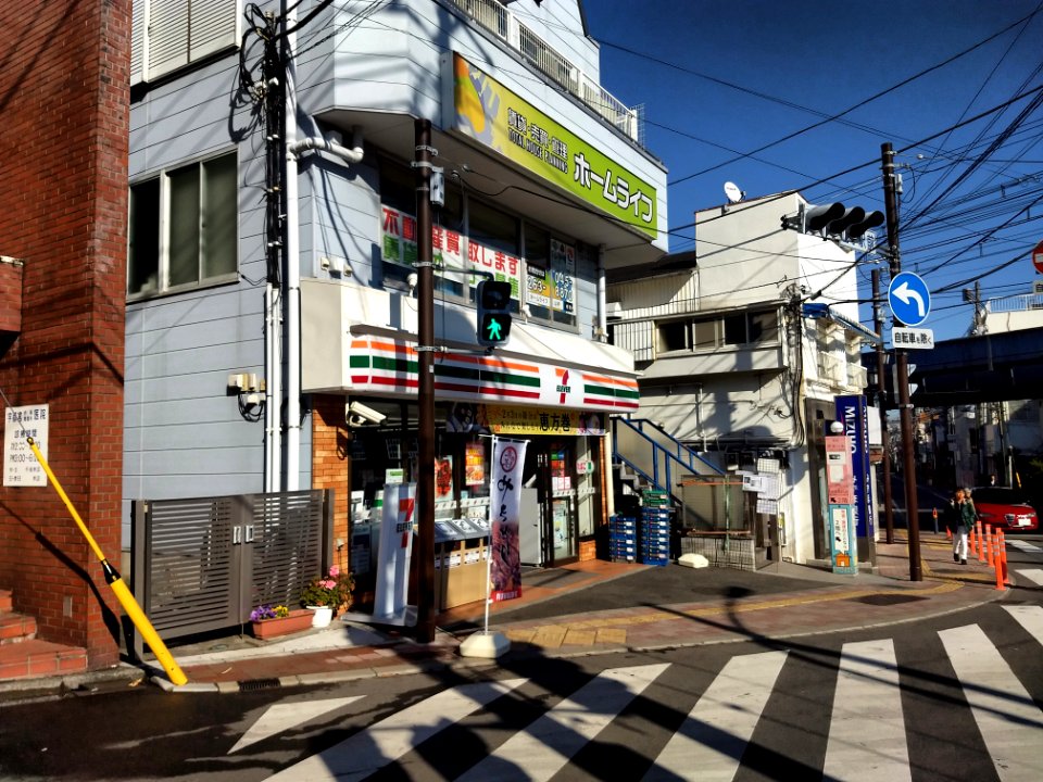 Seven eleven Yokohama-yamate eki-mae