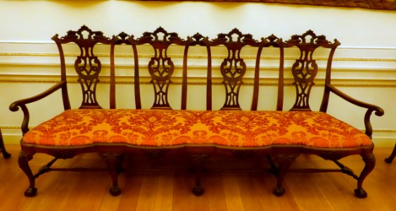 Settee, Portugal, 1775-1800, walnut, modern damask - Museu Nacional de Soares dos Reis - Porto, Portugal - DSC00538