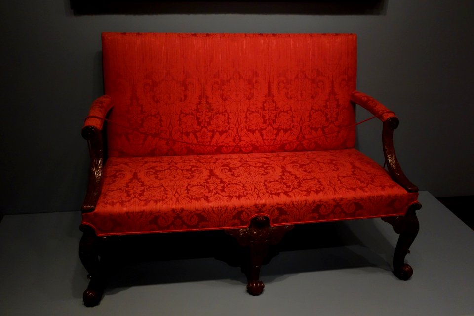 Settee, Giles Grendey, London, 1740s, mahogany and modern upholstery - Cincinnati Art Museum - DSC04418