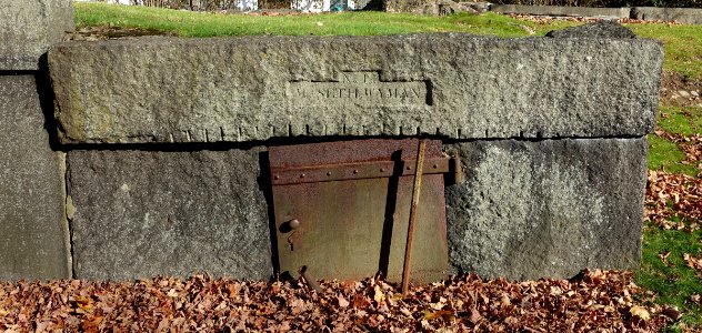 Seth Wyman - Old Burying Ground - Arlington, MA - DSC03060
