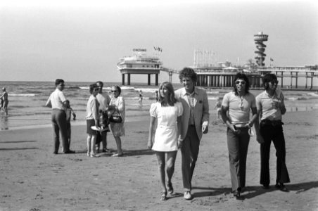Seth Gaaikema, Willeke Alberti en The Blue Diamonds op strand Scheveningen, Bestanddeelnr 924-6938