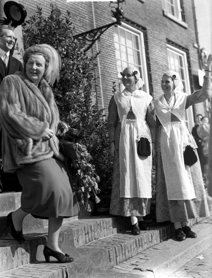 Serie Bezoek van koningin Juliana en prins Bernhard aan Friesland, Bestanddeelnr 904-2123