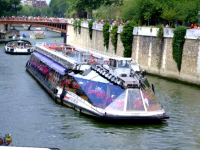 Seine boat La Gabarre P 15094 F photo