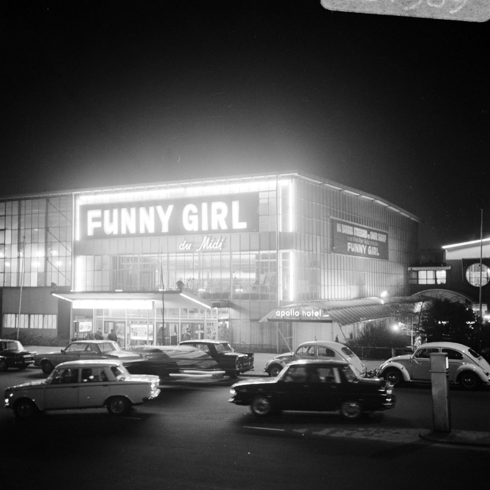 Serie. Reclamecampagnie film Funny Girl. Cinema du Midi verlicht, Bestanddeelnr 922-1589