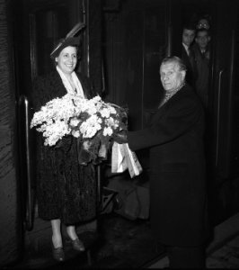 Sara Scuderi bezoekt Alex Wunnink 75 jaar, Bestanddeelnr 904-9602