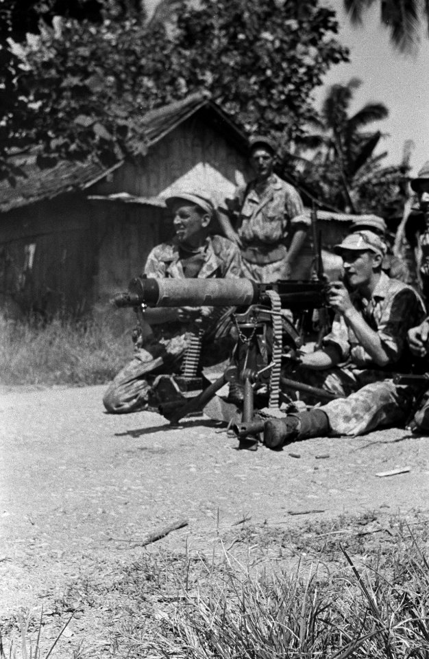 Semarang 26-7 Een Vickers-machine geweer van het 1e Regiment Stoottroepen in ac, Bestanddeelnr 1625