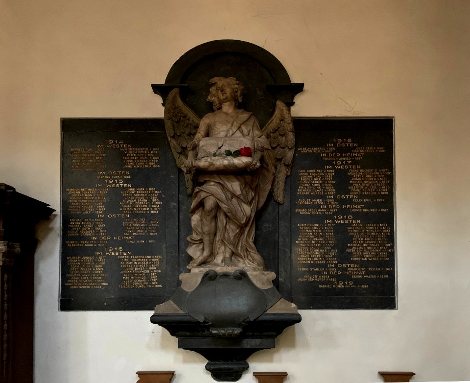 Seligenstadt, St. Marcellinus und Petrus, Gefallenendenkmal