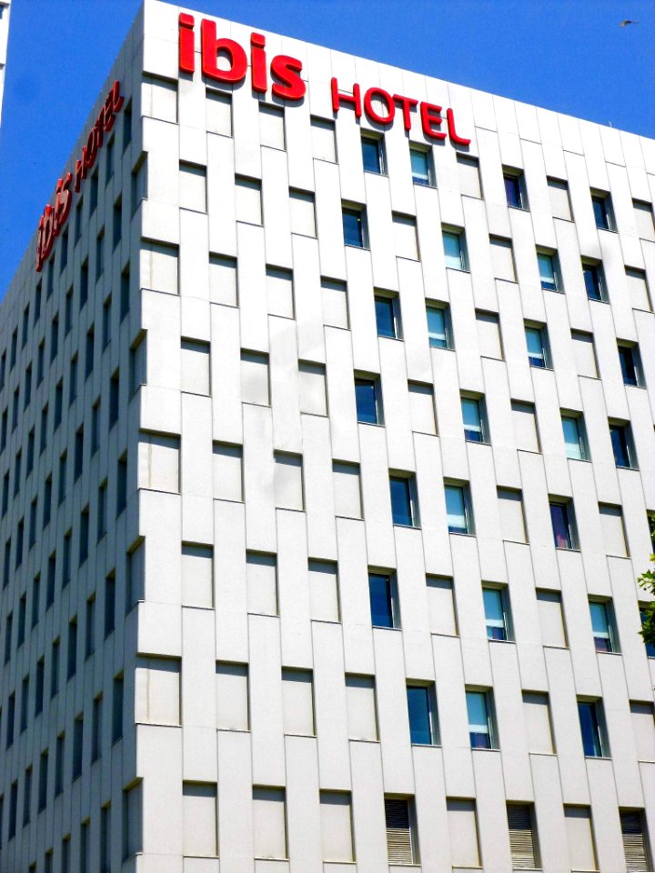 Santa Coloma de Gramanet - Complex La Pallaresa, edificio Cubics III (Hotel Ibis Santa Coloma) 3