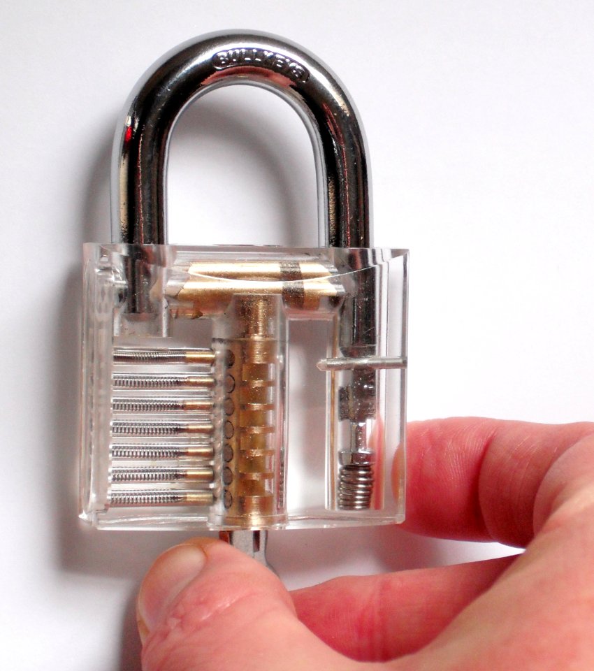 SeeThruPadlockOpening