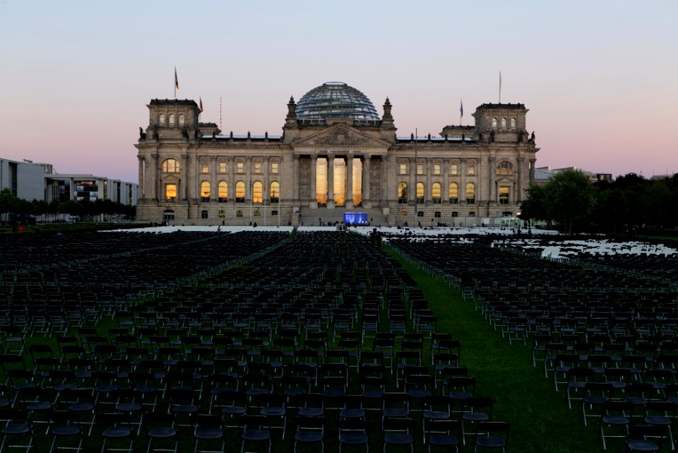 Seebrücke chairs on Platz der Republik 2020-09-07 59