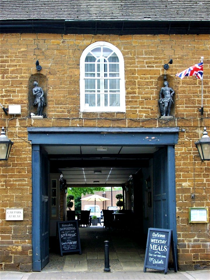 Saracen's Head, Towcester