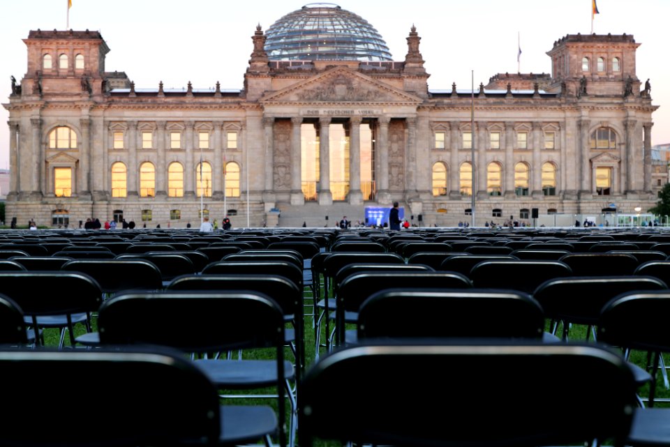 Seebrücke chairs on Platz der Republik 2020-09-07 35