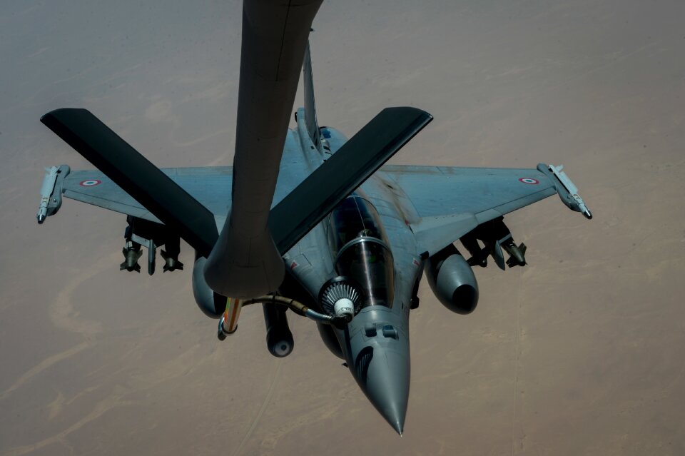 Aircraft jet refueling