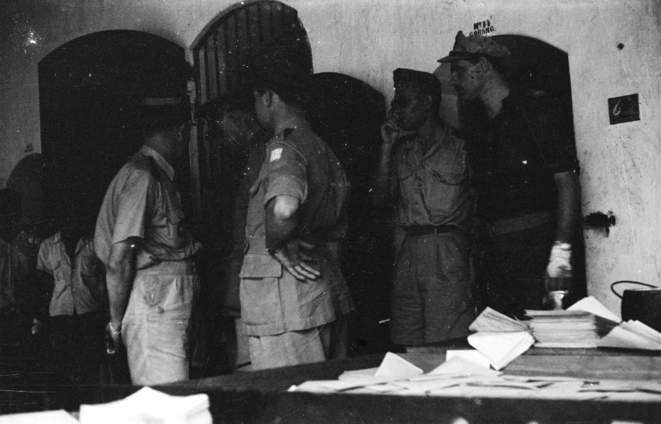 Semarang Bezoek buitenlandse militaire waarnemers aan de V-Brigade. De Franse k, Bestanddeelnr 378-2-2