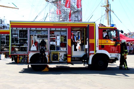 Seitenansicht Löschfahrzeug 4-44-1 der Freiwilligen Feuerwehr Weddewarden, Seestadtfest 2018 in Bremerhaven