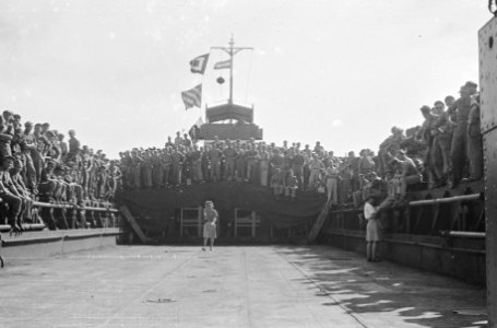 Semarang Voor 2-6 RI zit de Indische tijd er op en per LCT. werd het Bataljon n, Bestanddeelnr 1645-1-2