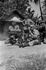 Semarang 26-7 Een Vickers-machine geweer van het 1e Regiment Stoottroepen in ac, Bestanddeelnr 1626