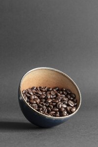Mörkrostad roasted coffee beans photo