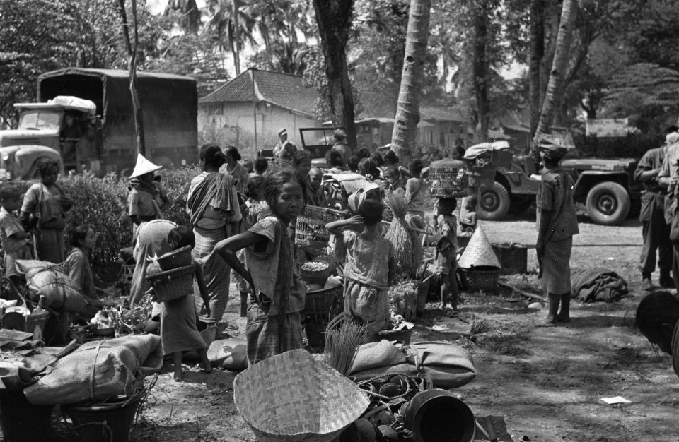 Semarang-sector 29-7-47. Na de bevrijding van Marangen keerde de bevolking met h, Bestanddeelnr 1646