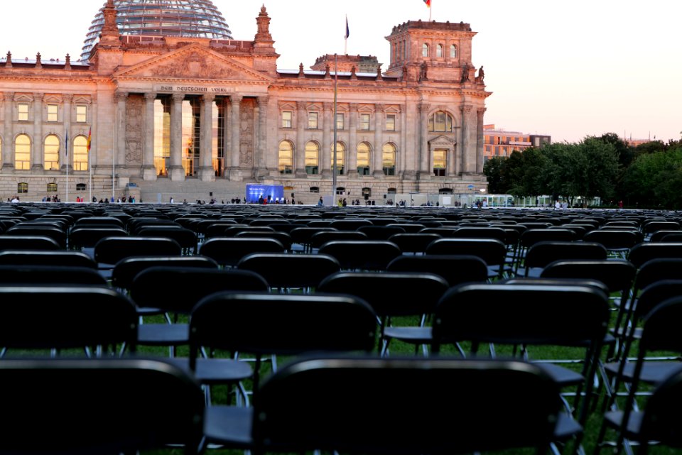 Seebrücke chairs on Platz der Republik 2020-09-07 30