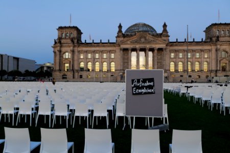 Seebrücke chairs on Platz der Republik 2020-09-07 101