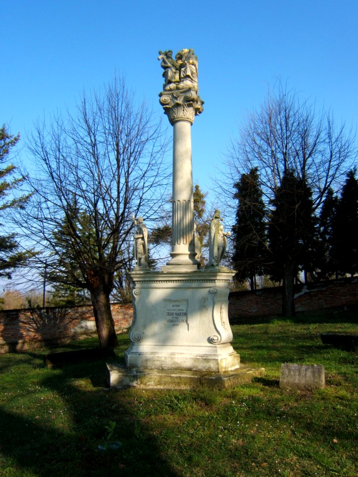 Segesd, Szentháromság-szobor